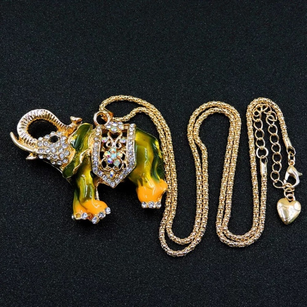 NWT ELEPHANT NECKLACE